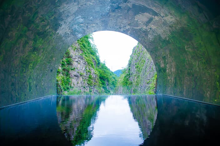 【Echigo Tsumari】Kiyotsukyo Gorge “Tunnel of Light” – A fantastic art space in Nature
